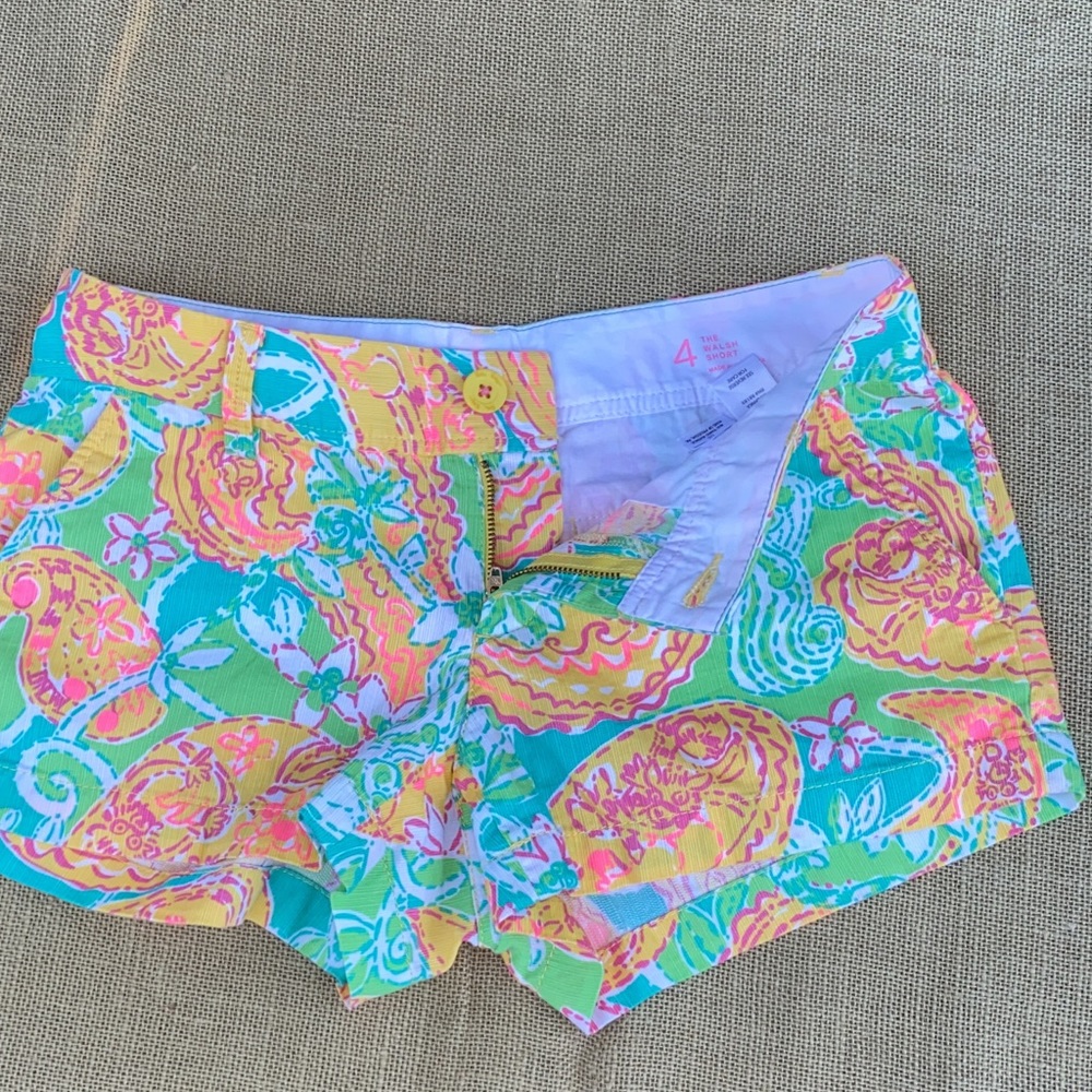 Lilly Pulitzer SugarTown WorldWide  Athletic Shorts size 4 - Picture 6 of 17